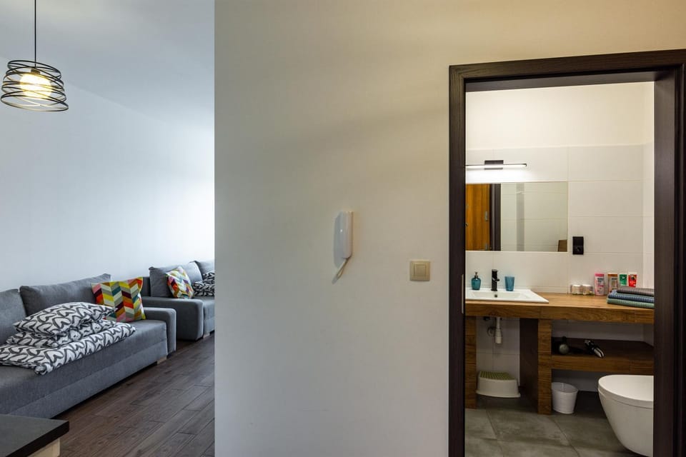 Bed, Living room, Photo of the whole room, Seating area, Dining area