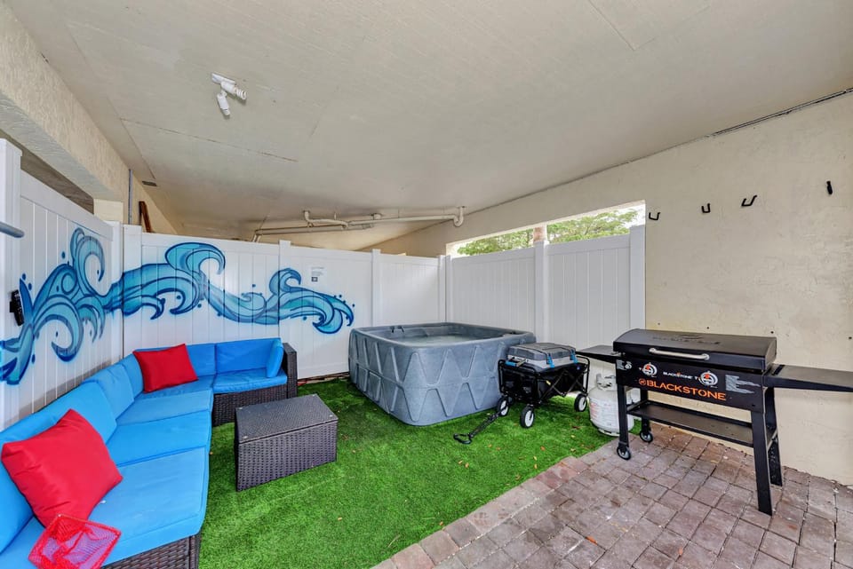 BBQ facilities, Hot Tub, Seating area