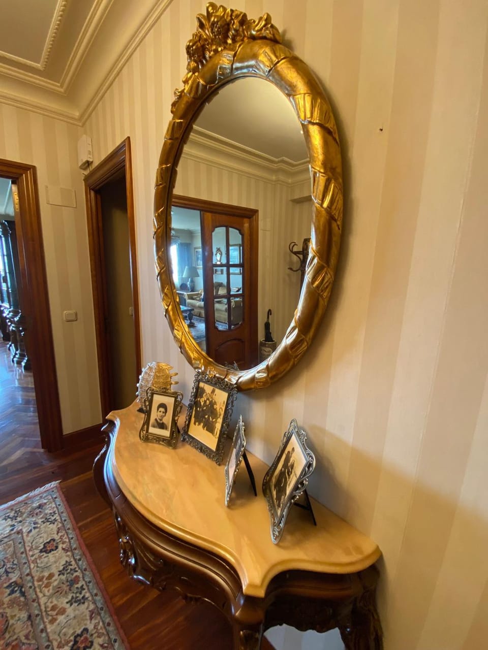 Lobby or reception, Decorative detail