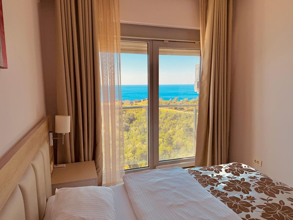 Bed, Bedroom, Sea view