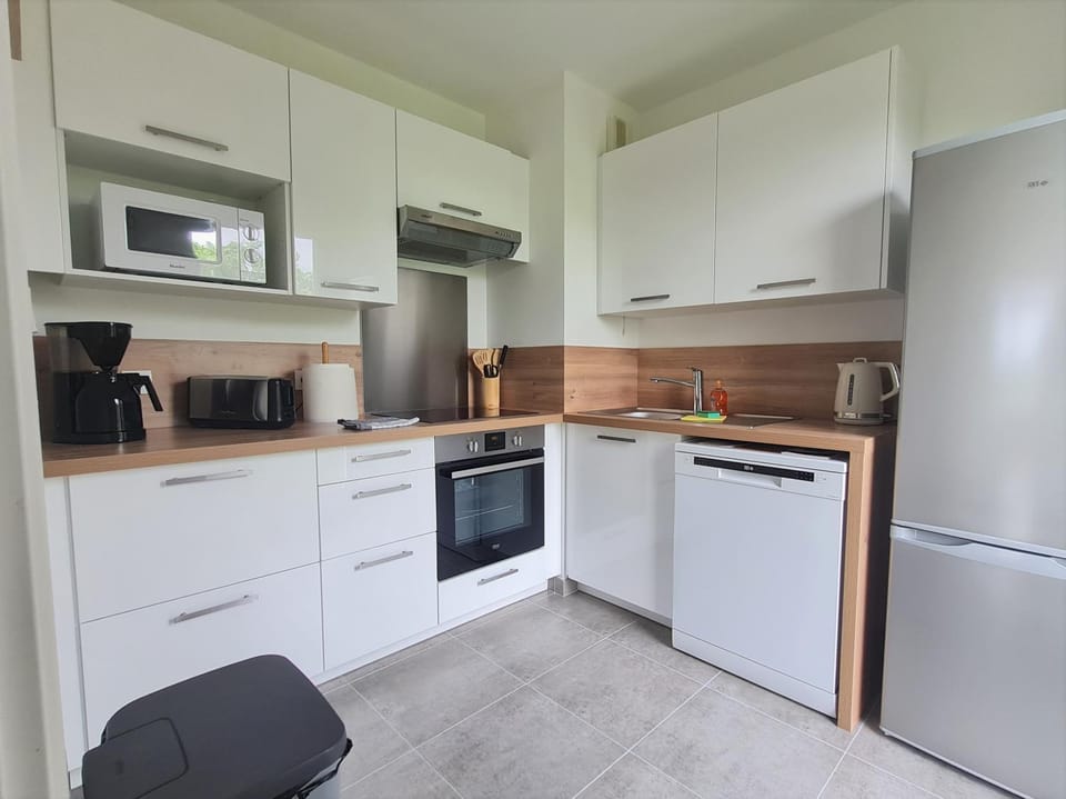 Coffee/tea facilities, Kitchen or kitchenette, Decorative detail, Decorative detail, dishwasher, minibar, pet friendly, pet friendly, toaster