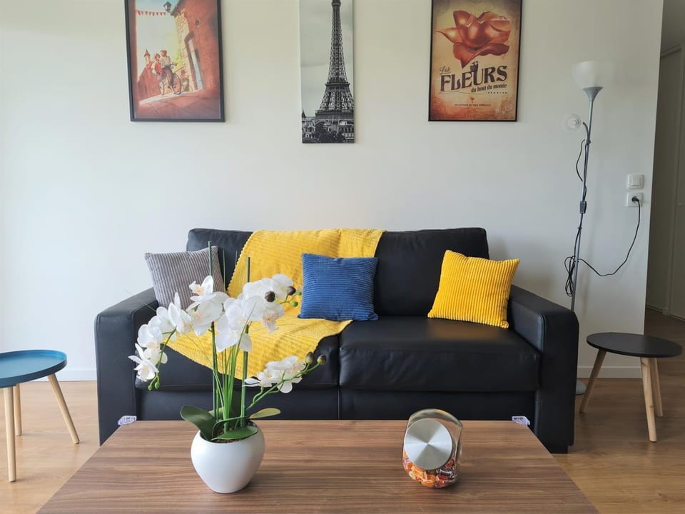 Living room, Decorative detail, Decorative detail, Seating area