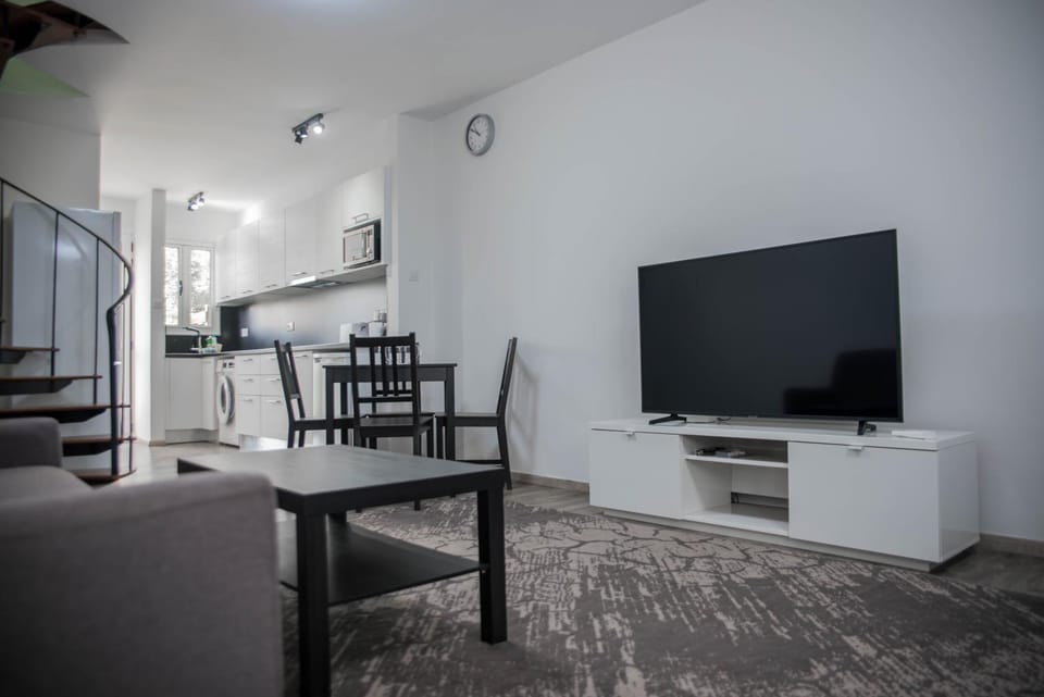 TV and multimedia, Seating area
