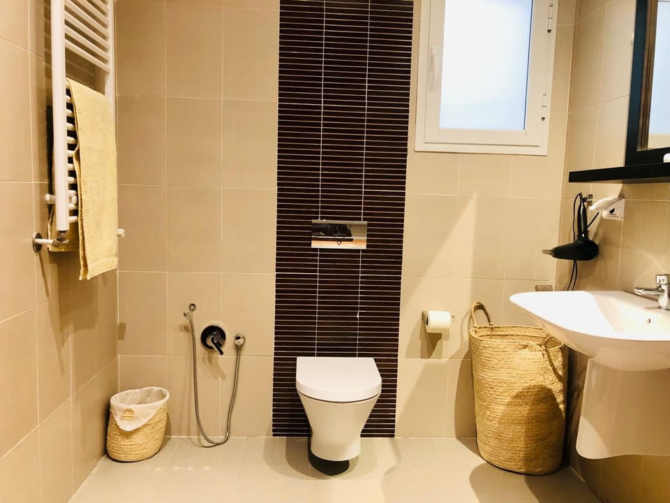 Toilet, Bathroom, Decorative detail