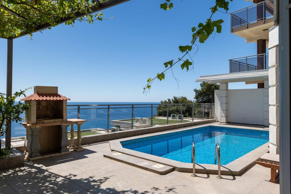 Sea view, Swimming pool, sunbed
