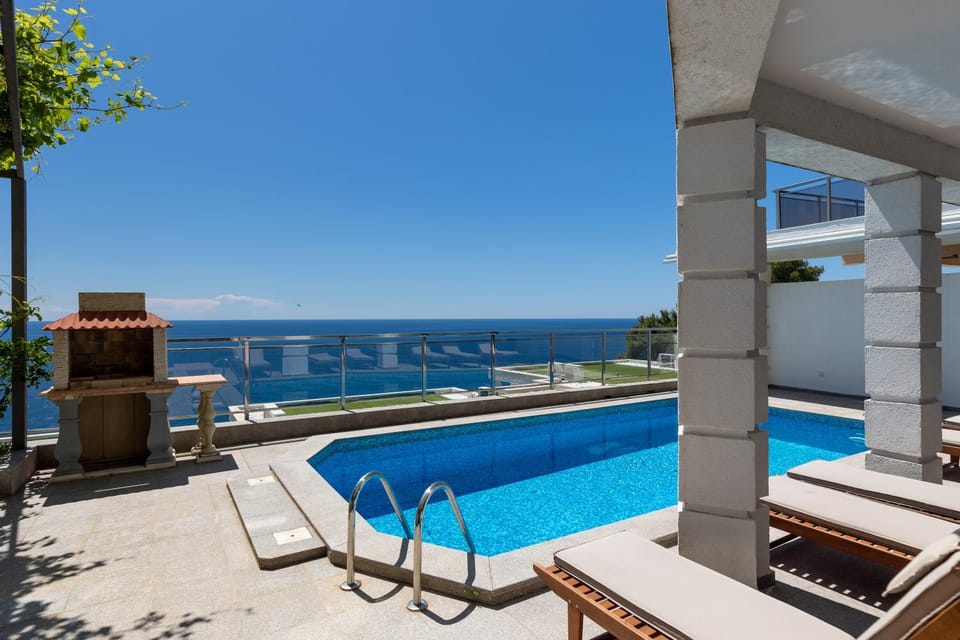 Pool view, Sea view, Swimming pool, sunbed