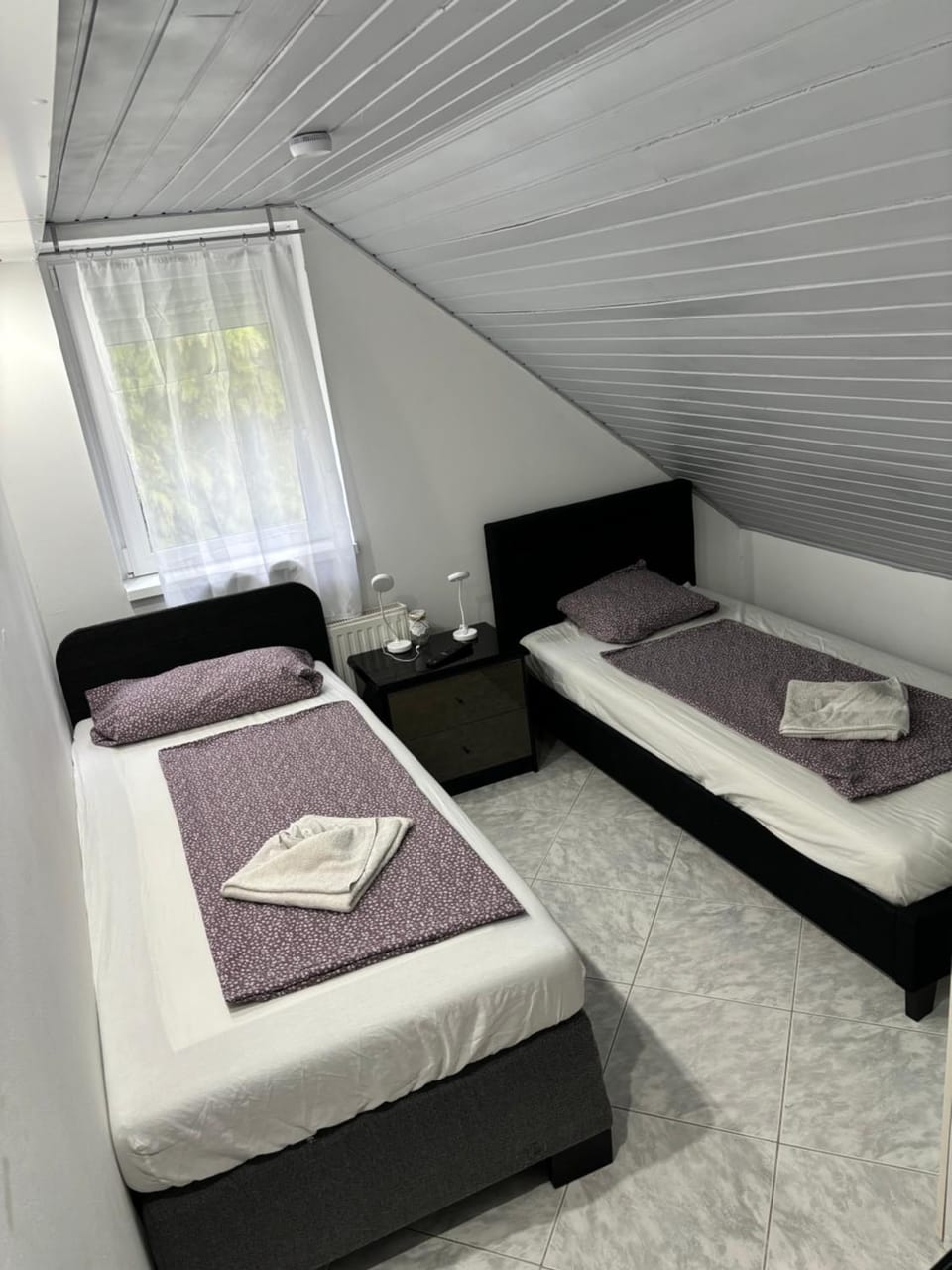 Bed, Photo of the whole room, Bedroom, towels