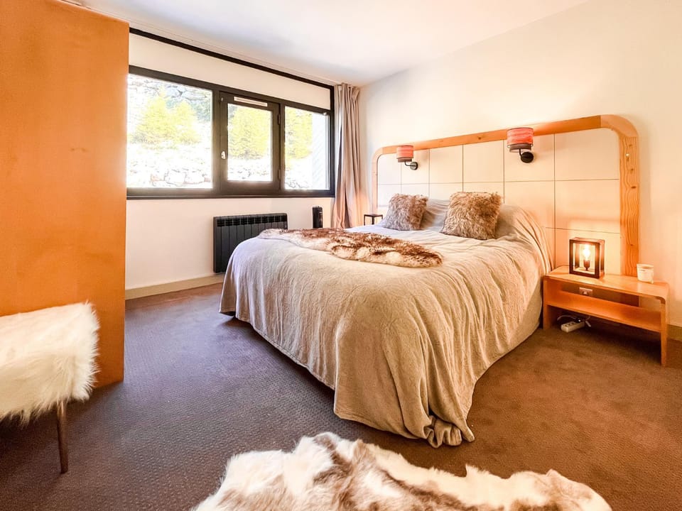 Bed, Bedroom