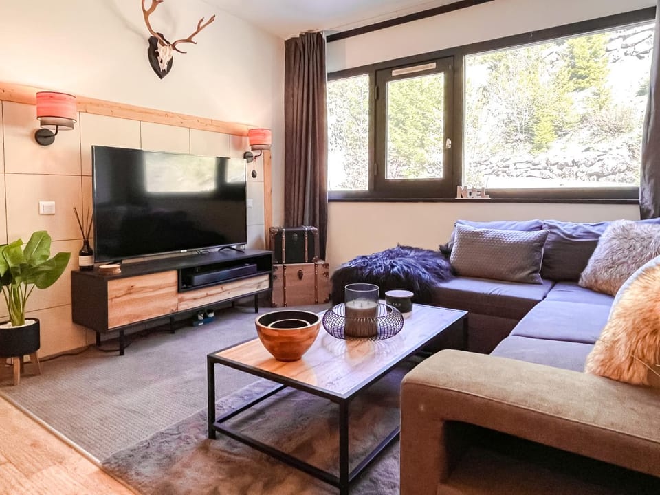Communal lounge/ TV room, Living room