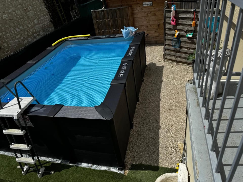 Swimming pool, Swimming pool