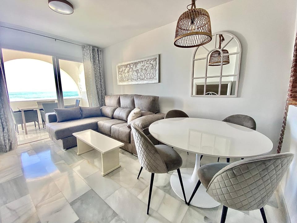 Aguamarina Frontline Beach, Direct Sea Views POOL - EaW Homes Apartment in Costa del Sol