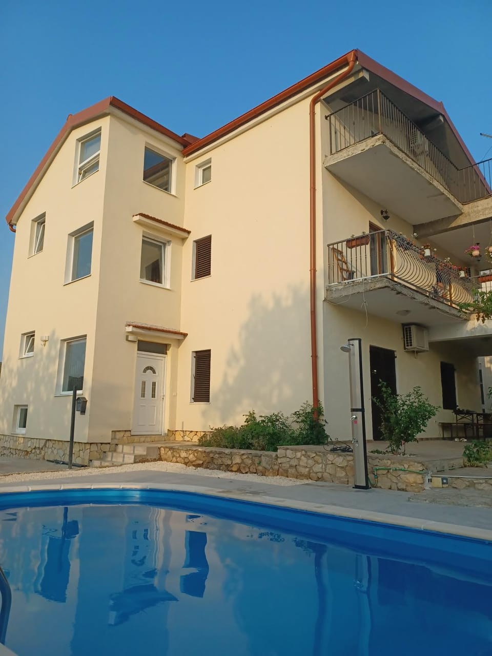 Property building, Pool view