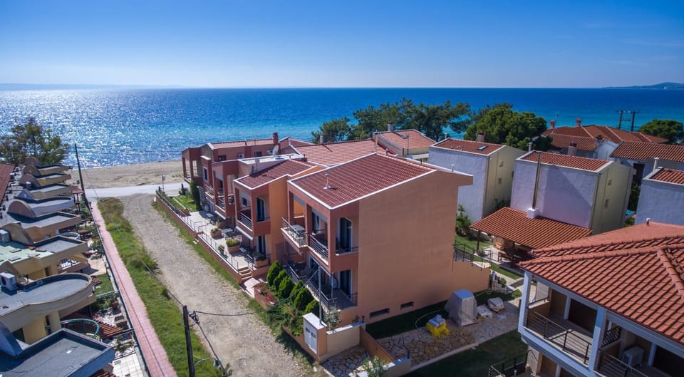 Property building, Day, Neighbourhood, Natural landscape, Bird's eye view, Beach, Sea view