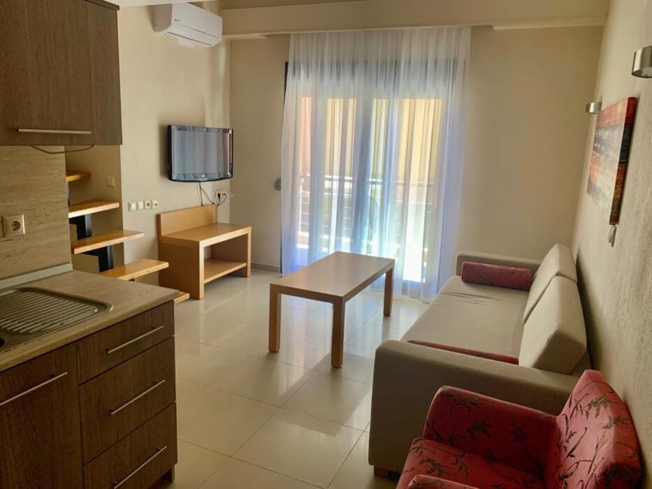 TV and multimedia, Kitchen or kitchenette, Living room, Photo of the whole room, air conditioner