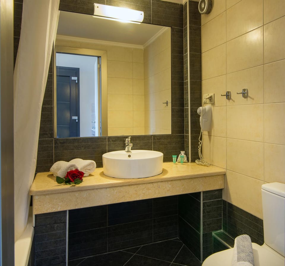 Toilet, Bathroom, towels