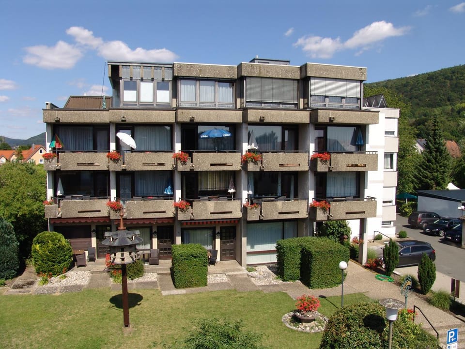 Property building, Garden, Location, Parking