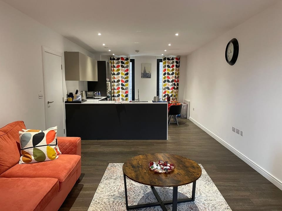 Modern en-suite room and self catering in london Vacation rental in London