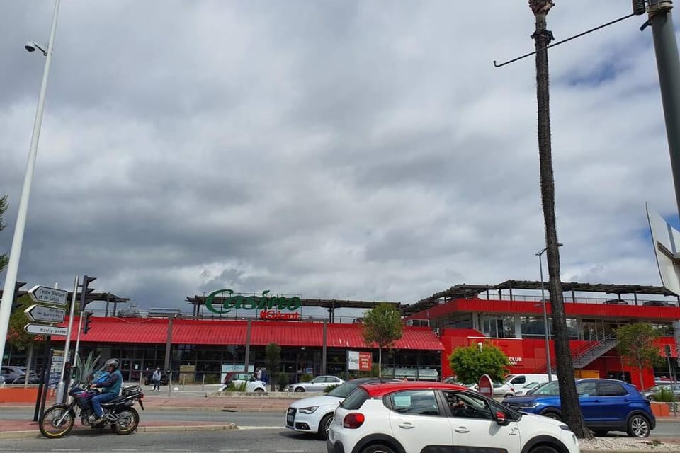 Supermarket/grocery shop