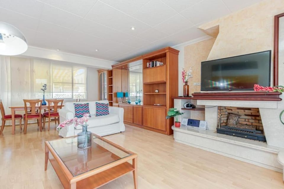 Communal lounge/ TV room, TV and multimedia, Living room, Seating area, Dining area, Evening entertainment, minibar, pet friendly