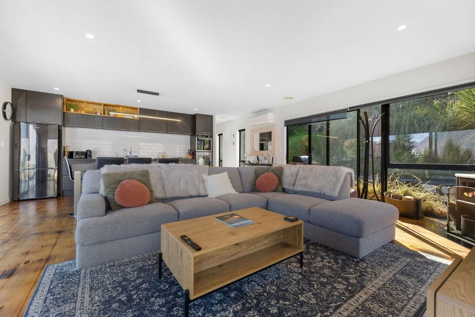 Living room, Dining area, kitchen