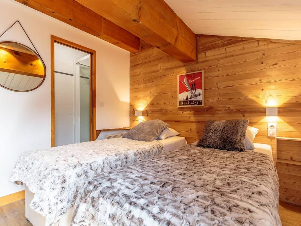 Chalet lumineux avec 4 chambres et parking à La Plagne - FR-1-351-144 Chalet in Mâcot-la-Plagne