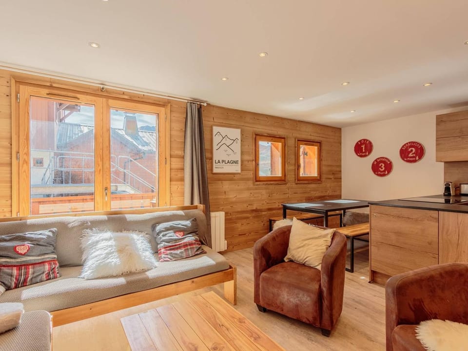 Chalet lumineux avec 4 chambres et parking à La Plagne - FR-1-351-144 Chalet in Mâcot-la-Plagne