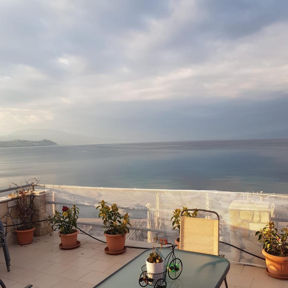 KORONI MARE -Sea view apartment/διαμέρισμα με θέα στην θάλασσα Apartment in Messenia