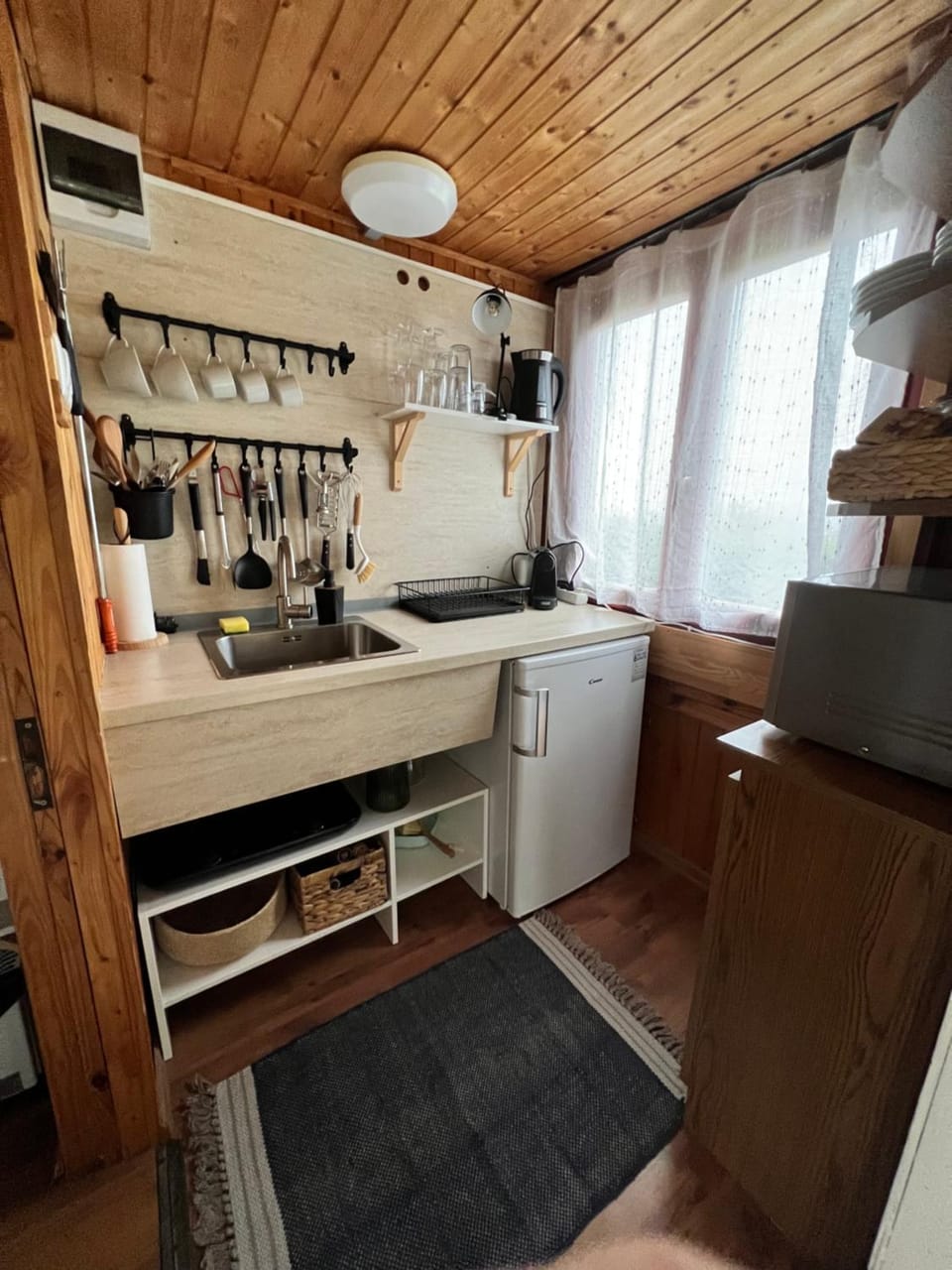 MANDULÁS KABIN a kisház dézsával és kilátással a Balatonra Apartment in Hungary