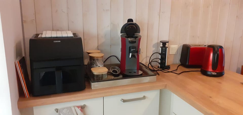 Coffee/tea facilities, toaster