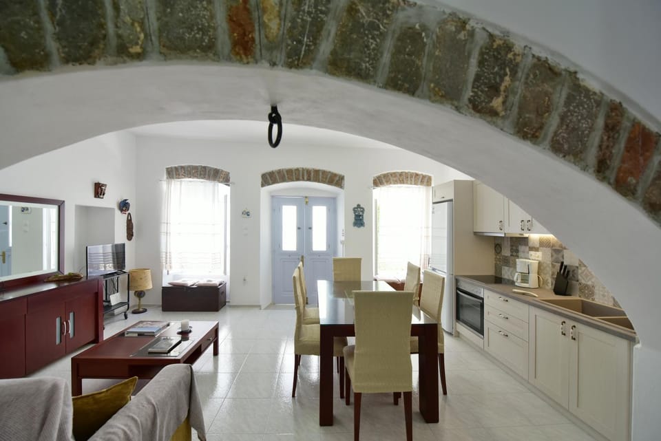 Restaurant/places to eat, Kitchen or kitchenette, Dining area