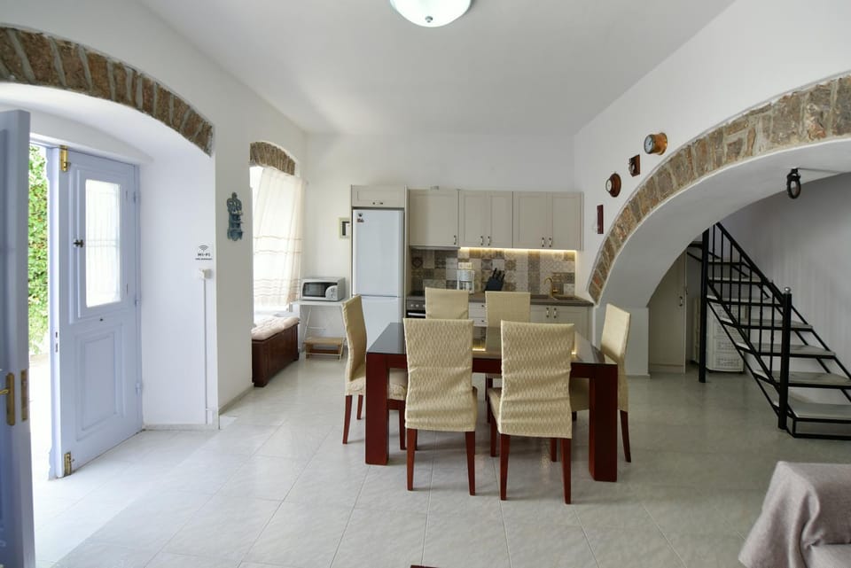 Restaurant/places to eat, Dining area