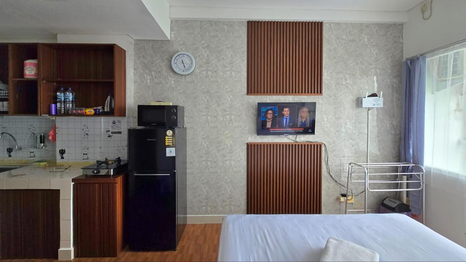 Bed, TV and multimedia, Kitchen or kitchenette, Bedroom