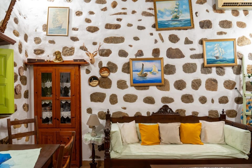 Vintage White House Patmos Apartment in Decentralized Administration of the Aegean
