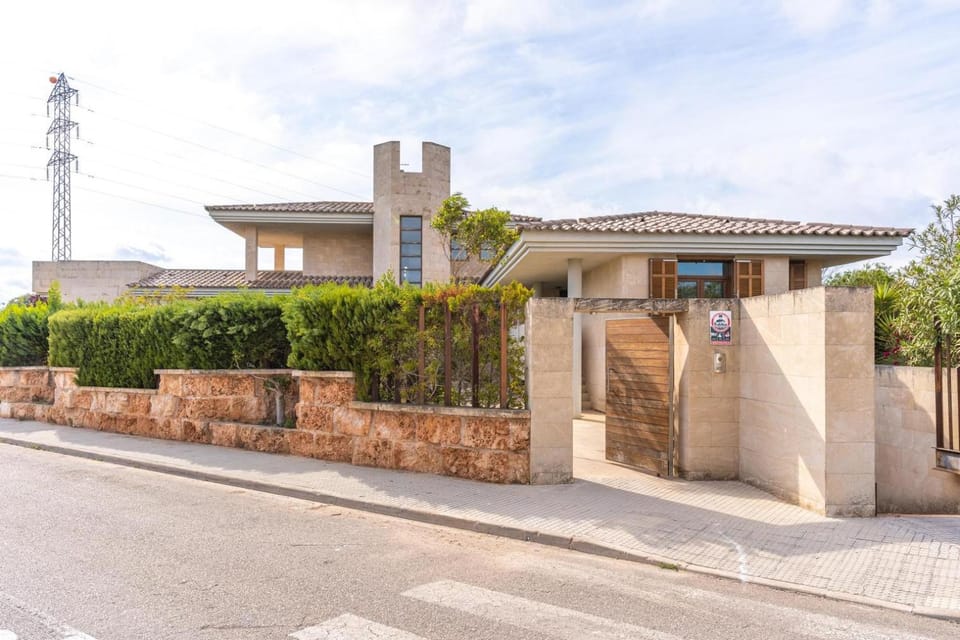 Villa de lujo con piscina, jacuzzi, jardín y terraza Villa in Raiguer