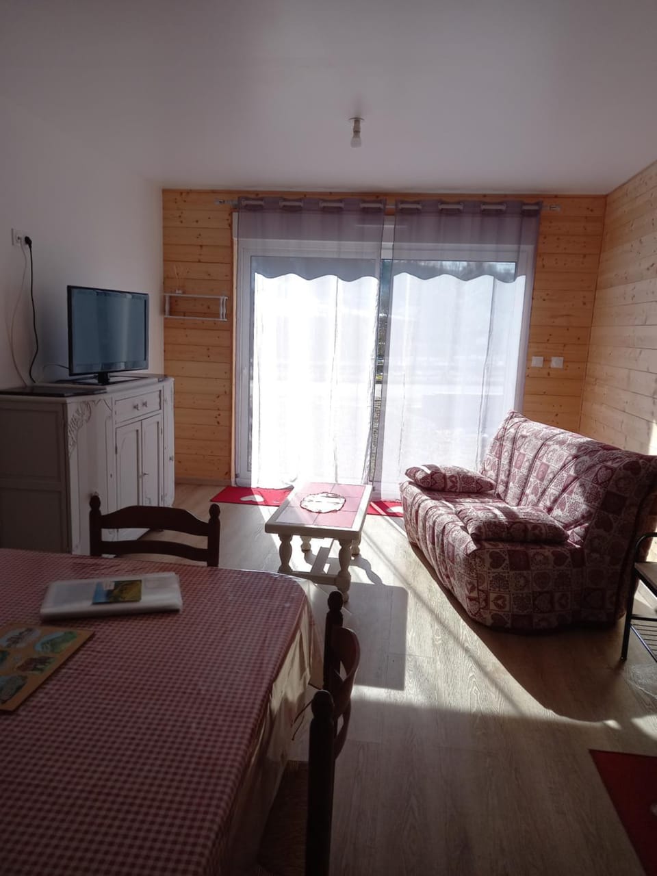 TV and multimedia, Living room, Seating area, hair dresser