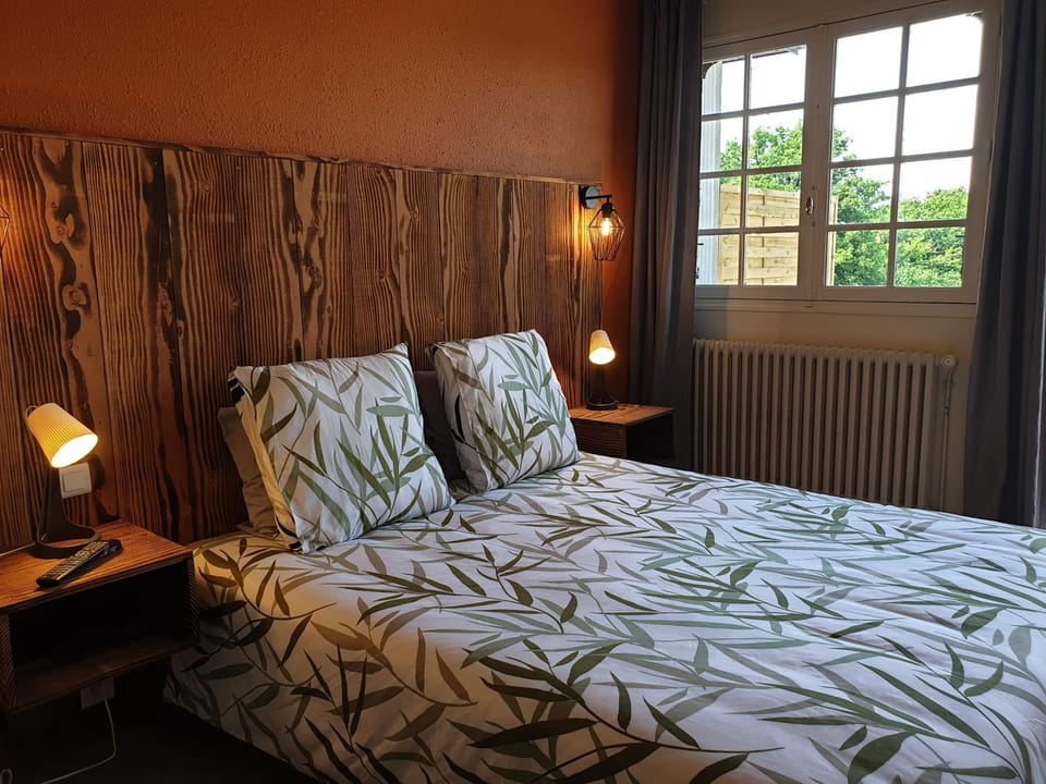 Bed, Photo of the whole room