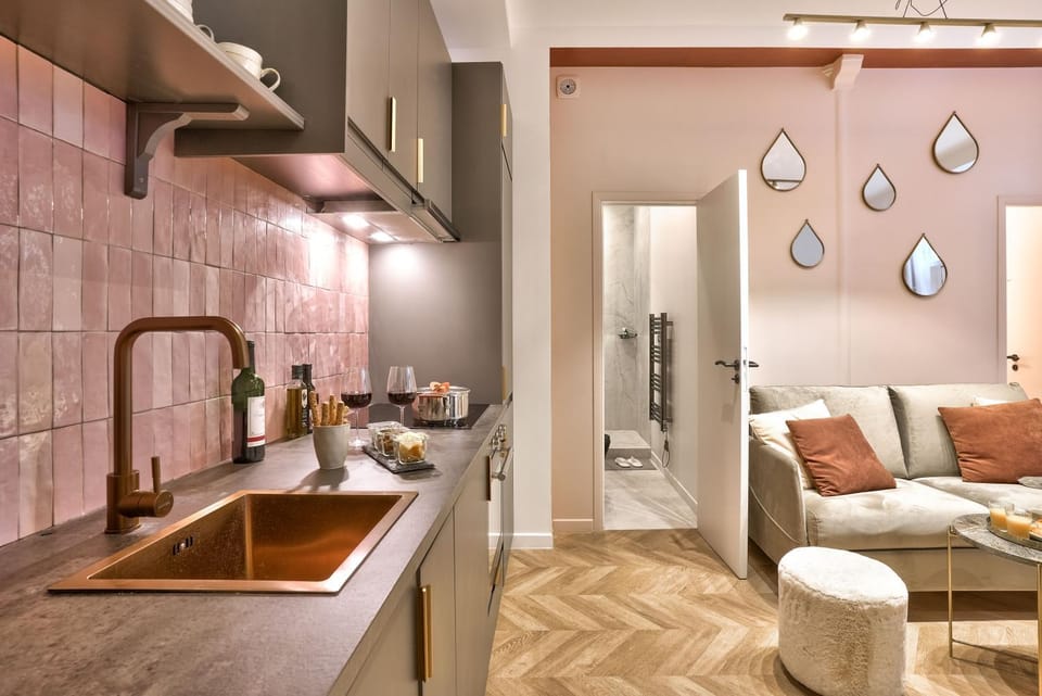 Bathroom, Kitchen or kitchenette, Living room, Seating area