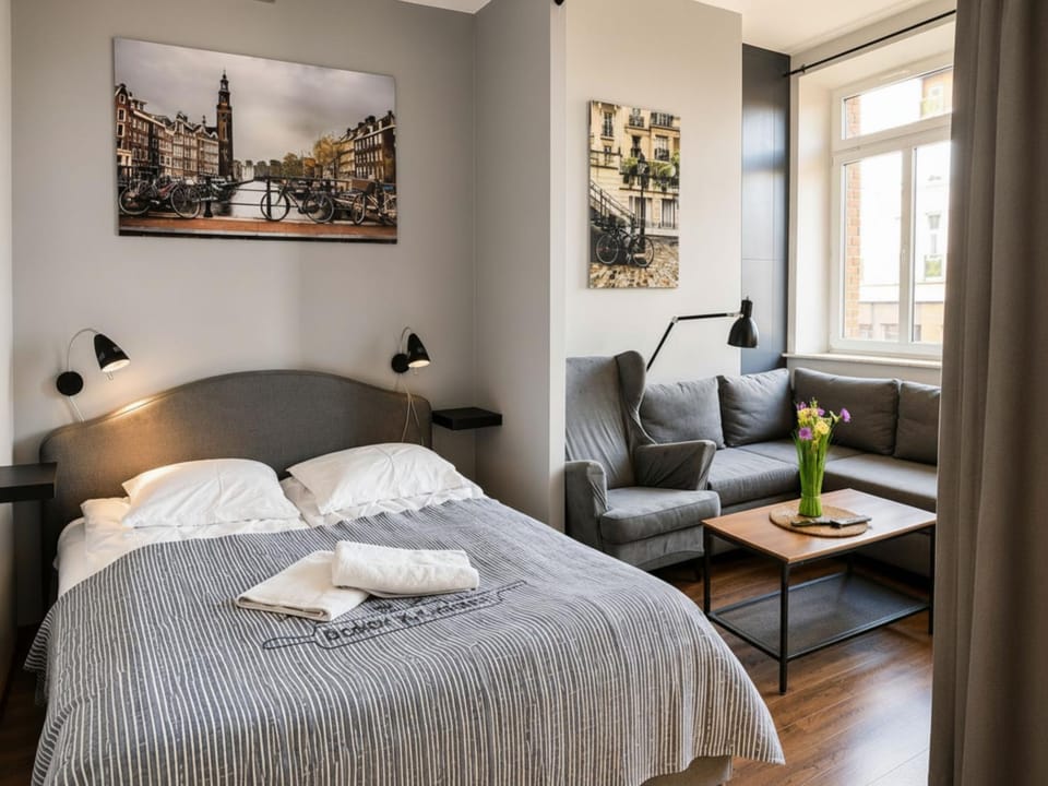 Living room, Seating area, Bedroom, towels
