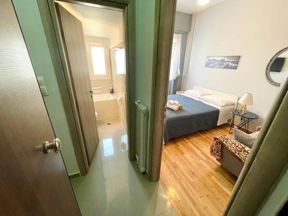 Luxury Flat in Hilton, 3' from metro, VFM! Apartment in Athens