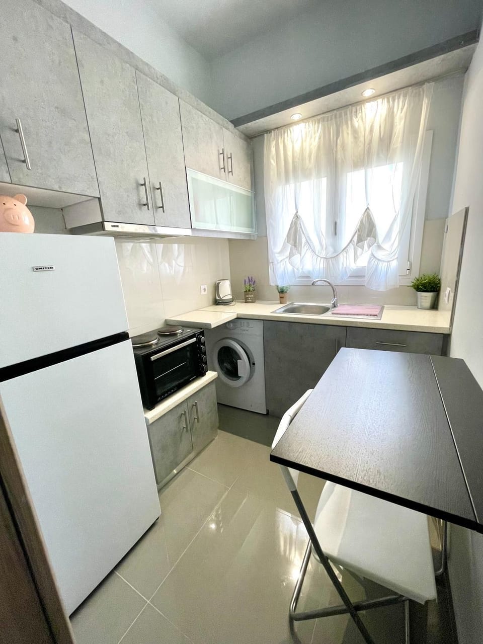 Luxury Flat in Hilton, 3' from metro, VFM! Apartment in Athens