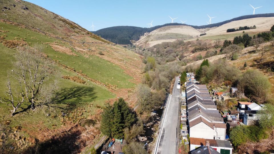 Day, Neighbourhood, Natural landscape, Bird's eye view, Mountain view, Street view