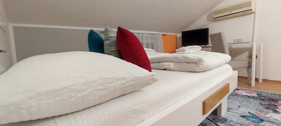 Villa Monera Apartments & Rooms & Free Garage Apartment in Mostar