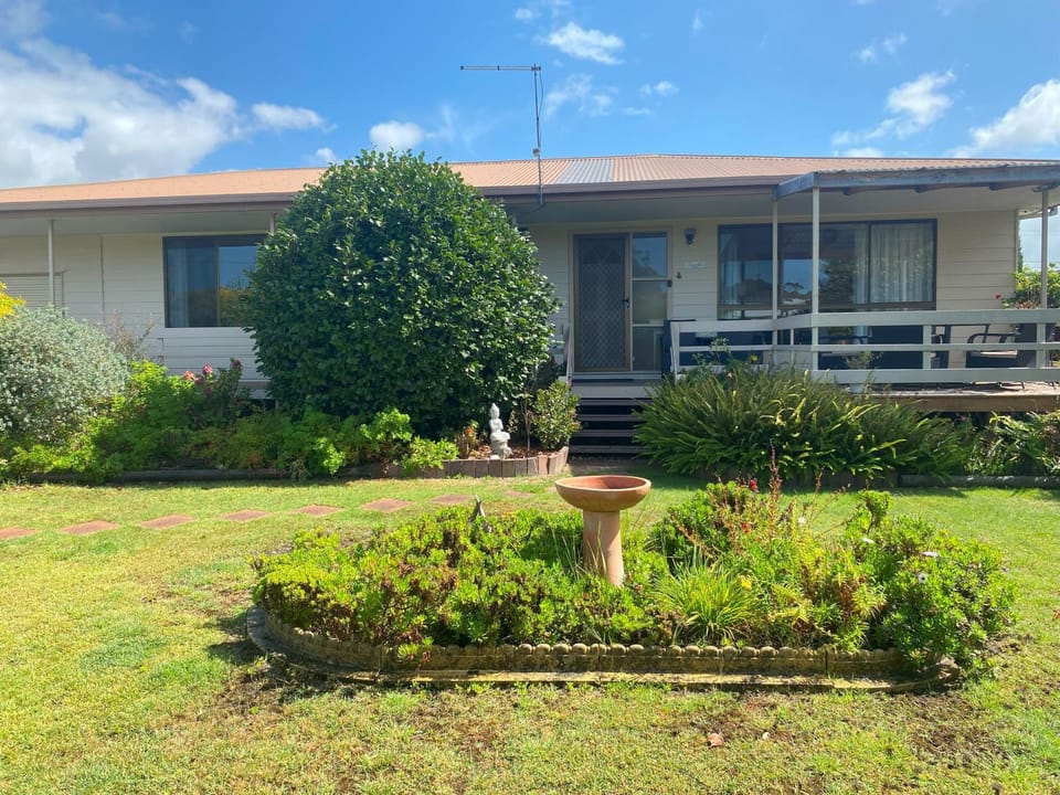 Property building, Day, Garden, Garden view