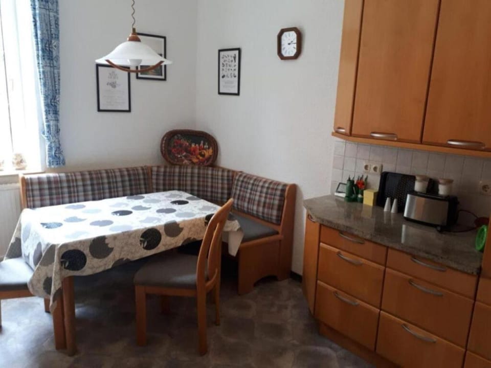 Coffee/tea facilities, Kitchen or kitchenette, Seating area, minibar, toaster, kitchen