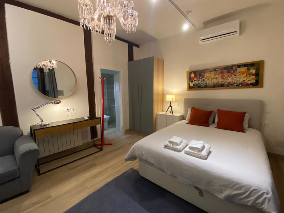 Bed, Photo of the whole room, Bedroom, wardrobe, air conditioner