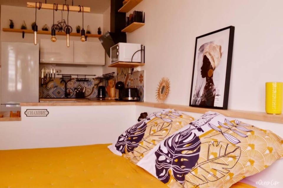 Bed, Decorative detail, Bedroom