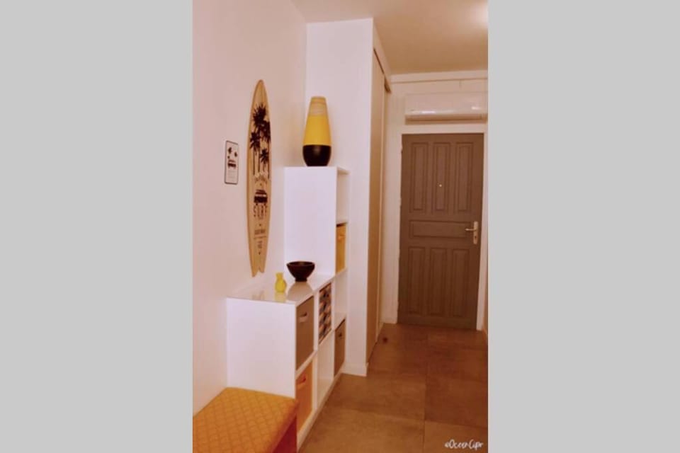 Facade/entrance, Decorative detail, storage, air conditioner