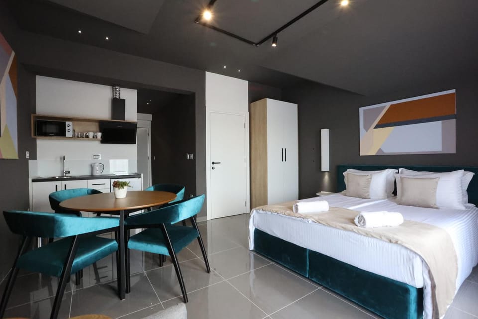 Photo of the whole room, Dining area