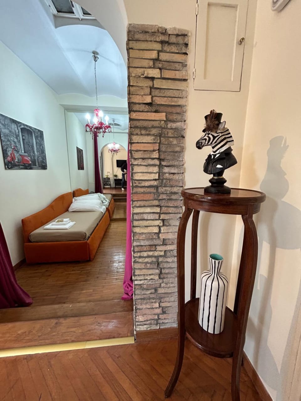Living room, Photo of the whole room