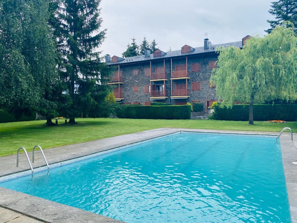 Swimming pool, Swimming pool
